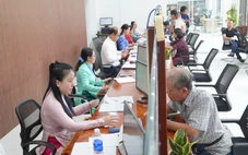Ngày đầu vận hành chính quyền 2 cấp ở miền Trung, dân làm thủ tục đông tới trưa