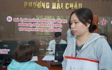 Ngày đầu vận hành chính quyền 2 cấp ở miền Trung, dân làm thủ tục đông tới trưa