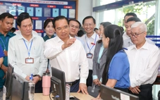 Chủ tịch UBND TP.HCM Nguyễn Văn Được khảo sát giờ làm việc đầu tiên của phường Dĩ An
