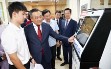 Ngày đầu tiên chính quyền 2 cấp ở Hà Nội: thủ tục nhanh, người dân phấn khởi