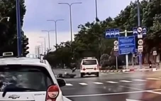 Xác minh clip xe cứu thương va chạm với xe máy tại giao lộ Mai Chí Thọ - Trần Não
