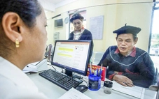 Ngày đầu vận hành chính quyền hai cấp, nhiều người dân ở Lào Cai quan tâm thủ tục đất đai
