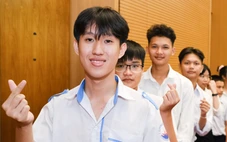 100 học sinh vượt khó khu vực Nam Trung Bộ - Tây Nguyên nhận học bổng Chắp cánh ước mơ