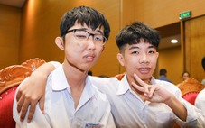 100 học sinh vượt khó khu vực Nam Trung Bộ - Tây Nguyên nhận học bổng Chắp cánh ước mơ