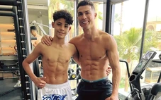 Ronaldo gò ép con trai tập theo hoàn cảnh của Messi