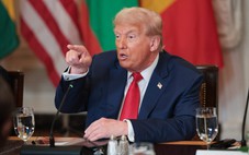 Ông Trump khen tiếng Anh của tổng thống Liberia: 'Ngài học ở đâu mà nói hay vậy?'