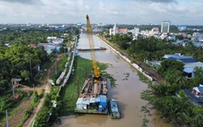 Đường 2.000 tỉ dọc sông Bảo Định chậm tiến độ, chủ tịch tỉnh yêu cầu 'vướng đâu, gỡ đó'