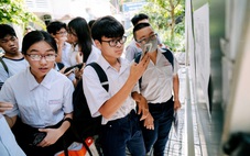 Cấm học sinh dùng điện thoại trong trường: Cần làm ngay!