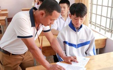 Khi điểm chuẩn vào lớp 10 'chạm đáy'