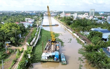 Đường 2.000 tỉ dọc sông Bảo Định chậm tiến độ, chủ tịch tỉnh yêu cầu 'vướng đâu, gỡ đó'