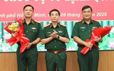 Trung tướng Nguyễn Trường Thắng bàn giao chức vụ tư lệnh Quân khu 7 cho Thiếu tướng Lê Xuân Thế