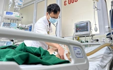 Liệt tứ chi sau mũi tiêm thuốc giảm đau mỏi cổ vai gáy