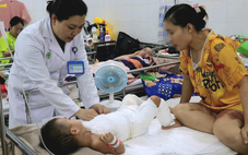Bé trai 2 tuổi bỏng nặng, được cứu sống nhờ ghép da từ mẹ ruột