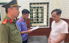 Một phóng viên bị bắt về hành vi sử dụng giấy tờ giả