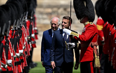 Tổng thống Pháp có phá vỡ nghi thức hoàng gia khi đi trước Vua Charles III?
