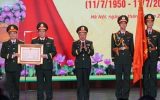 Có một nơi chuyên xuất bản sách của các lãnh tụ, tướng lĩnh, những cuốn sách đi khắp chiến trường