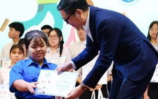 Trao học bổng Chắp cánh ước mơ, điểm tựa cho nghị lực vượt khó