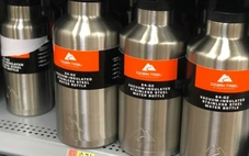 Walmart thu hồi 850.000 bình nước inox vì nguy cơ gây mù cho người dùng