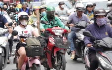 Cấm dần xe máy chạy xăng: Người dân mong muốn gì?