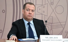 Ông Medvedev dọa tấn công phủ đầu phương Tây