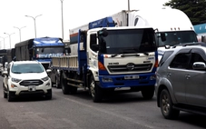 Quốc lộ 51 ùn ứ cục bộ nhiều nơi sau khi phân luồng sửa  khe co giãn ở cầu Long Thành