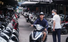 Cảnh vắng lặng tại chợ xe lớn nhất Hà Nội sau thông tin cấm xe máy xăng vào vành đai 1