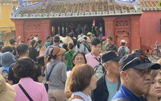 Bí thư phường Hội An: 'Không để dồn ứ, kẹt xe, bán hàng rong lộn xộn ở phố cổ'