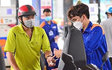 Giá xăng dầu giảm nhẹ, RON 95 xuống mốc dưới 20.000 đồng/lít