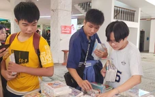 Sôi nổi nhiều bạn trẻ tham gia ngày hội sách 'Mơ Hỏi Mở 2025'