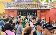 Bí thư phường Hội An: 'Không để dồn ứ, kẹt xe, bán hàng rong lộn xộn ở phố cổ'