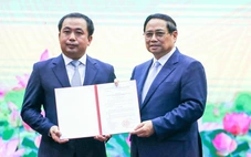 Thủ tướng trao quyết định giao quyền bộ trưởng Bộ Nông nghiệp và Môi trường cho ông Trần Đức Thắng