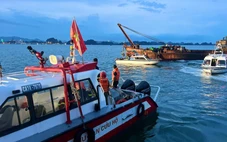 Lật tàu du lịch trên vịnh Hạ Long: Cứu được bé trai kẹt trong tàu 4 tiếng