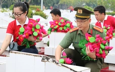 Tuổi trẻ Công an An Giang dọn dẹp, thay hoa cho hơn 9.000 mộ liệt sĩ