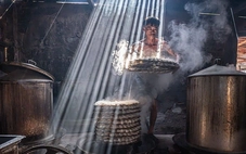 Bác sĩ tai mũi họng Bệnh viện Thủ Đức đoạt giải nhất ảnh ẩm thực thế giới với 'Bánh hỏi'