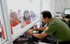 Nhiều người nước ngoài ở Tây Ninh đến công an xác thực tài khoản định danh điện tử