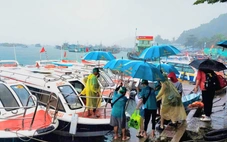 Ảnh hưởng bão số 3, tour ca nô ở Phú Quốc không được đưa khách đến nơi có sóng lớn, nguy hiểm