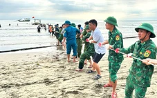 Hà Tĩnh có 58 tàu thuyền bị sóng đánh chìm, 2 người mất tích trên biển