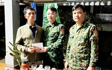 Chìm bè do dông lốc, 4 ngư dân may mắn được cứu