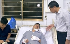 Chiến sĩ phòng cháy lặn khỏi khoang tàu Vịnh Xanh bị lật, được tàu đánh cá cứu ra sao?