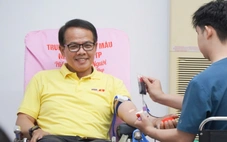 Đạp xe diễu hành, hiến máu tại Việt Nam mừng sinh nhật Quốc vương Thái Lan