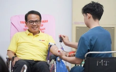 Đạp xe diễu hành, hiến máu tại Việt Nam mừng sinh nhật Quốc vương Thái Lan