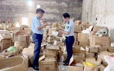 Quản lý thực phẩm trong 'siêu đô thị': Không ngoại lệ cho hàng nhà làm
