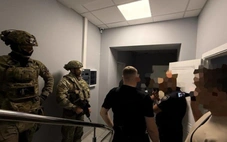 Ukraine khám xét và bắt loạt quan chức chống tham nhũng, nghi làm gián điệp cho Nga