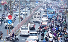 Cần tách riêng làn ô tô và xe máy