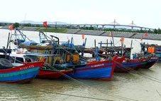 Hà Tĩnh cấm tàu thuyền ra khơi từ 12h trưa nay
