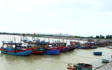 Hà Tĩnh cấm tàu thuyền ra khơi từ 12h trưa nay