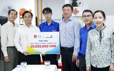 Trung ương Đoàn thăm, trao học bổng cho thủ khoa 30 điểm Phan Quang Hiển Vinh