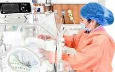 Kíp y tế từ Gia Lai cấp cứu xuyên biên giới, cứu sống bệnh nhi Lào