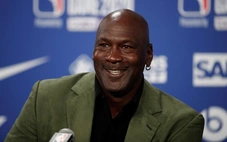 Làm rõ tin đồn Michael Jordan nói nên tước huy chương những người quỳ gối hát quốc ca