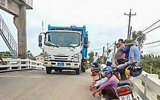 Người dân nhiều lần chặn xe vào bãi rác An Hiệp